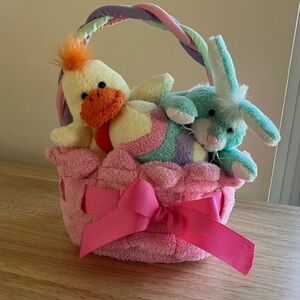 FRIENDZIES PLUSH EASTER BASKET 
EXCELLENT CONDITION